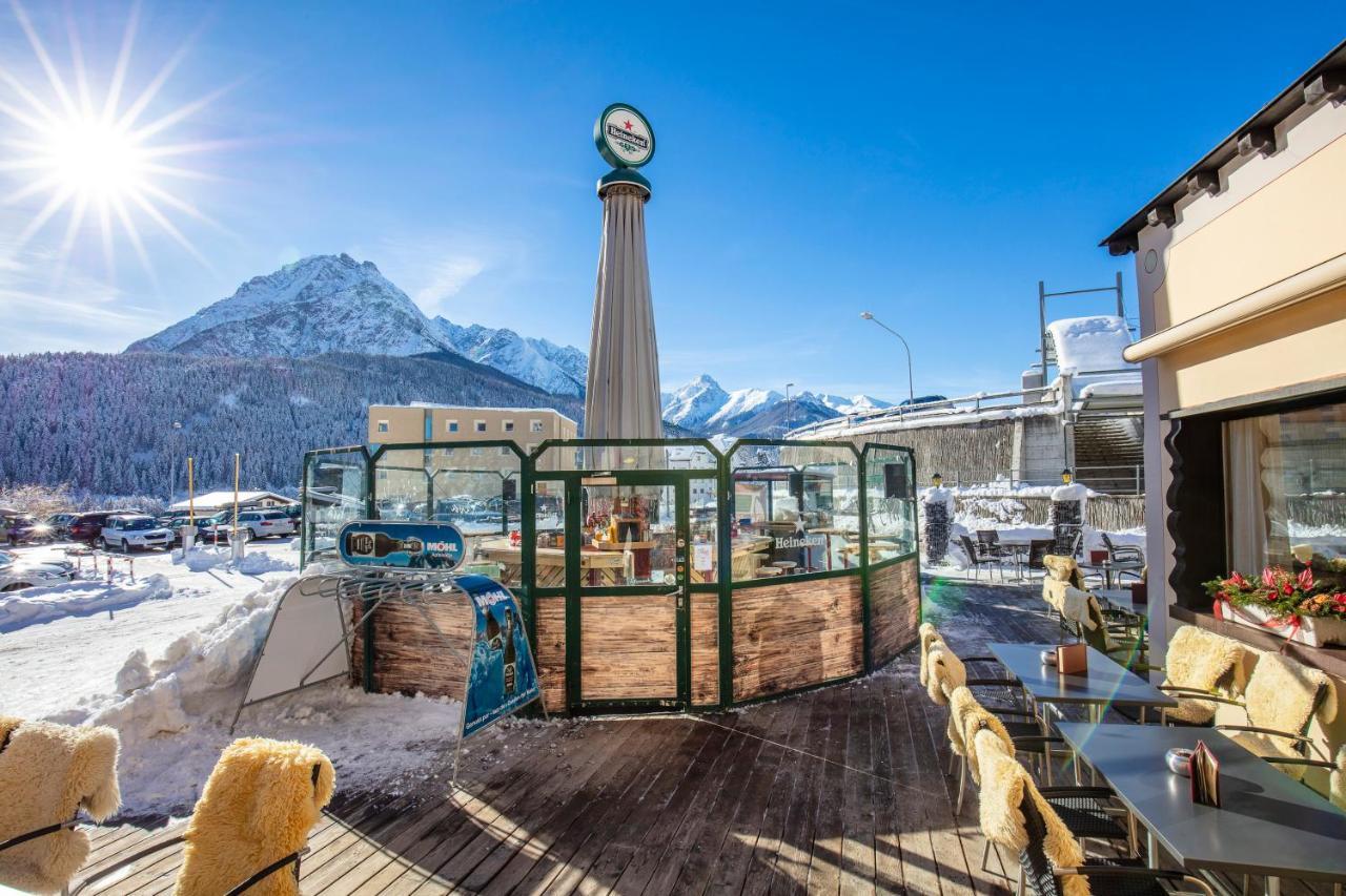 Hotel Bellaval Scuol Bagian luar foto