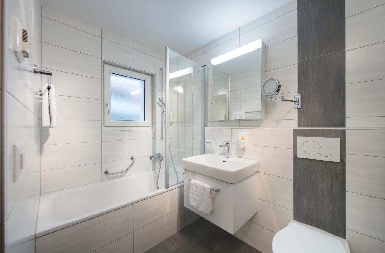 Hotel Bellaval Scuol Bagian luar foto