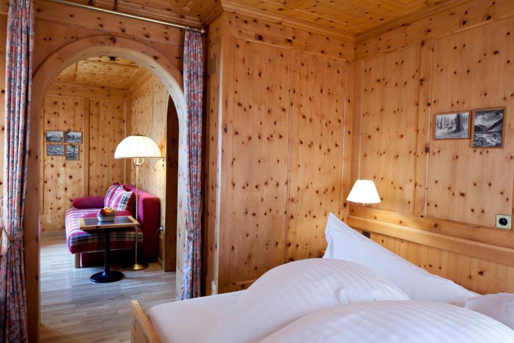 Hotel Bellaval Scuol Ruang foto